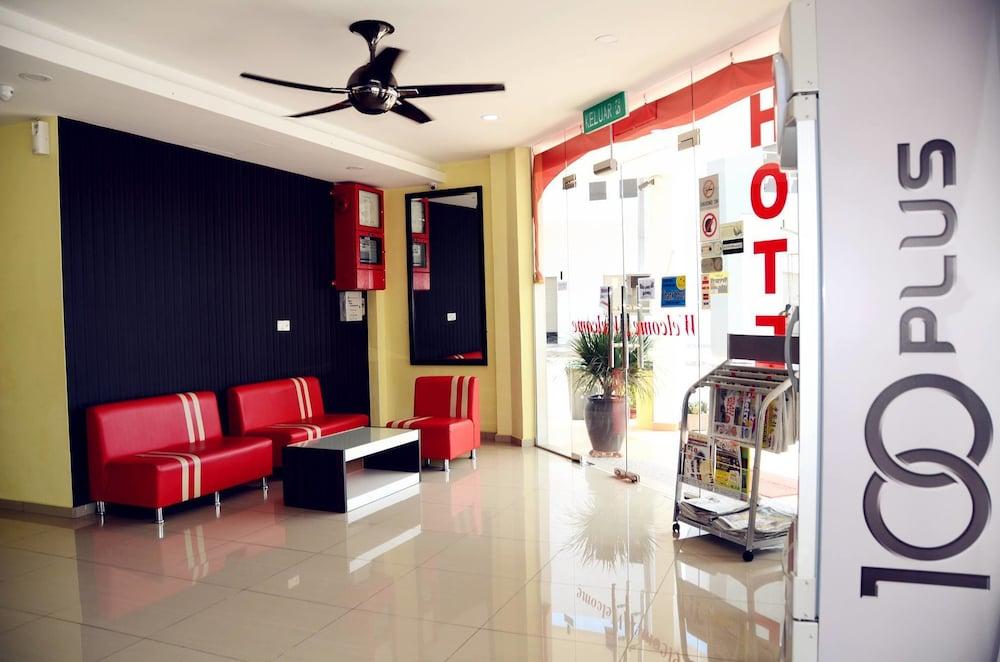 Hotel Sri Rembia Малакка Экстерьер фото